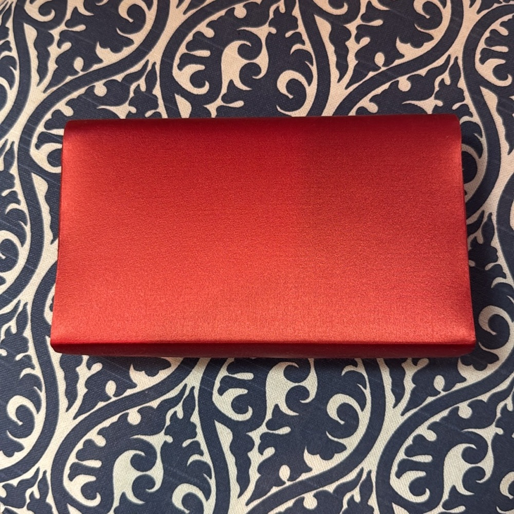 Red satin purse - Picture 2 of 4
